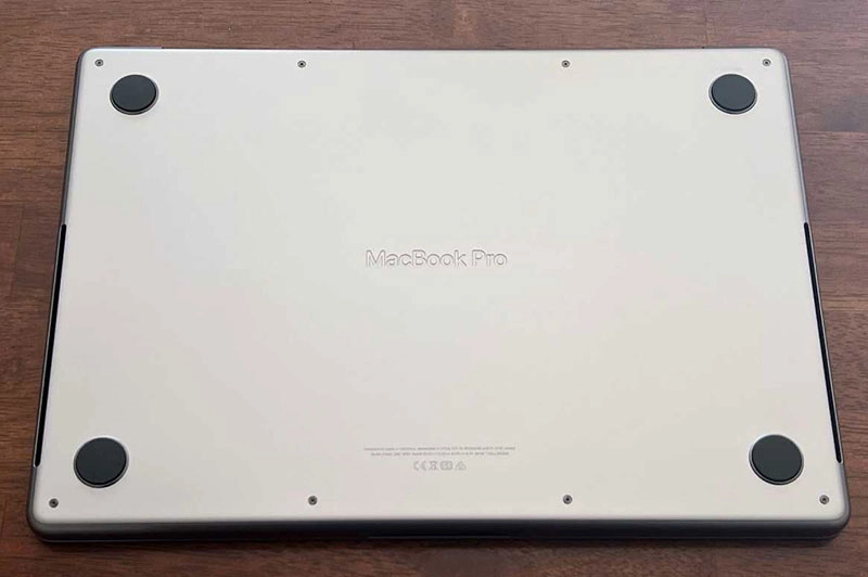 mặt sau của MacBook Pro 14 2021 M1 Pro
