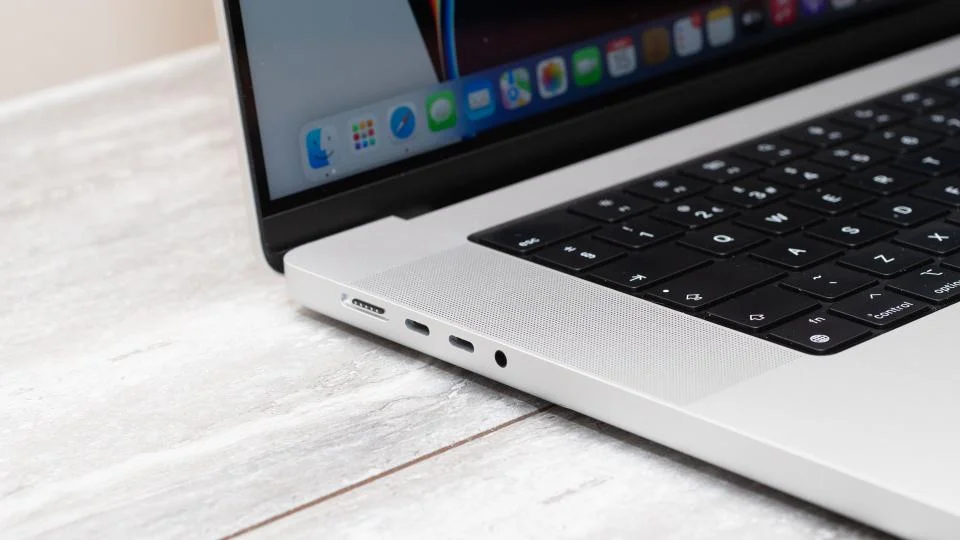 Thiết kế của MacBook Pro 16 2021 M1 Pro