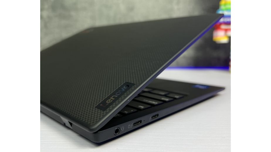 Lenovo ThinkPad X1 Nano - Cổngg kết nối