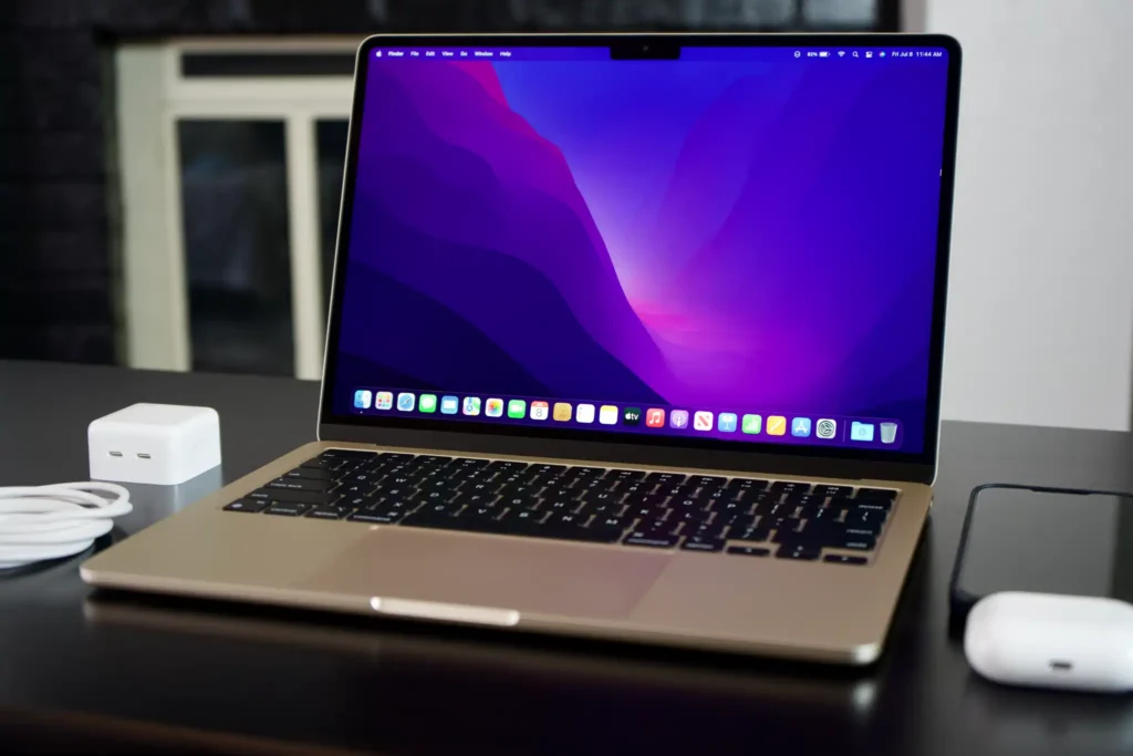 So sánh màn hình MacBook Air và MacBook Pro
