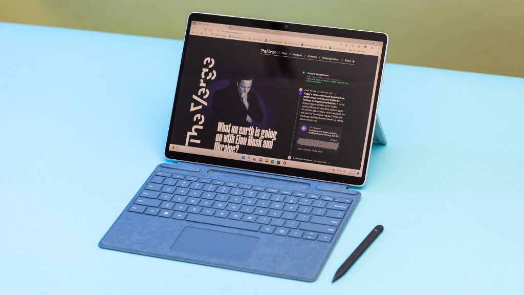 Surface Pro 9 SQ3 kèm bàn phím và bút cảm ứng