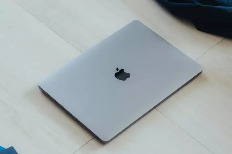 Macbook Pro M1 và Intel có thiết kế đồng nhất