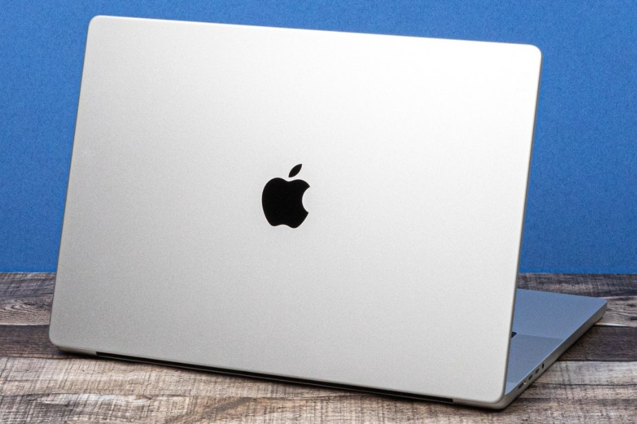 macbook pro m2 màu bạc