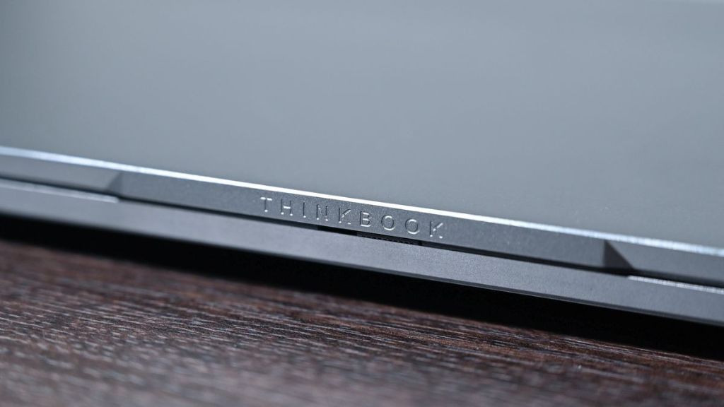 Lenovo ThinkBook 13s G2: Về thiết kế