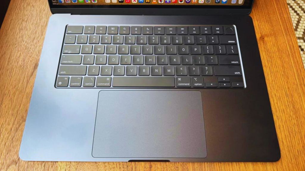 Macbook Air M3 2024 - Bàn phím và TouchPad