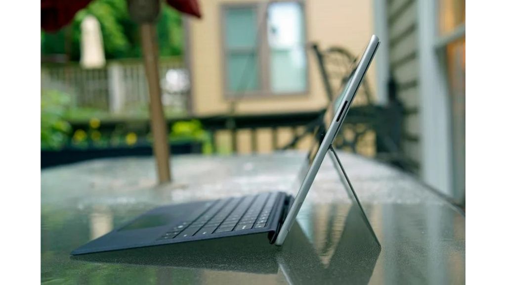 Surface Pro 10 chân đế kickstand